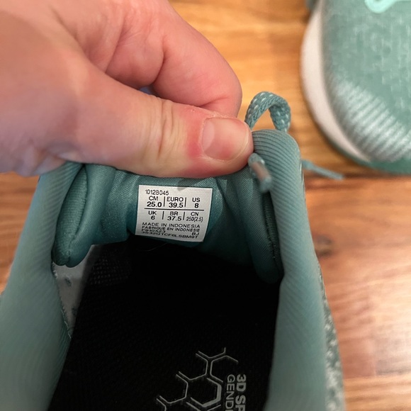 ASICS GT- 2000 10 2a Running Shoes
- worn once - Picture 5 of 6